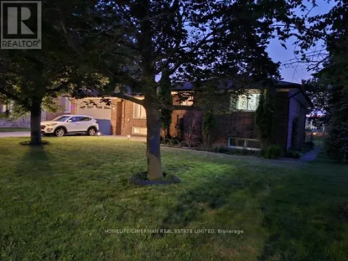 92 BOND CRESCENT, Richmond Hill