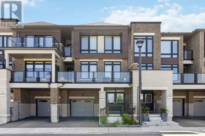 92 HOLYROOD CRESCENT, Vaughan