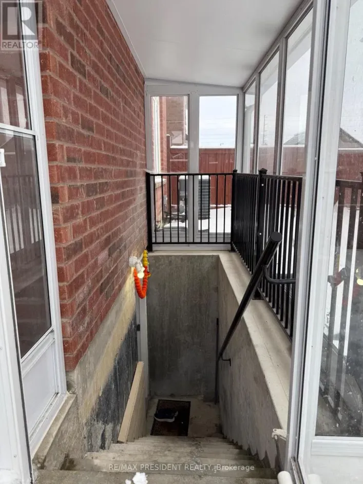 92 HUMBERSTONE CRESCENT, Brampton