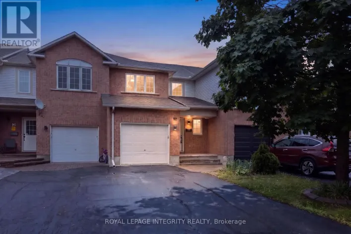 92 INVERKIP AVENUE, Ottawa