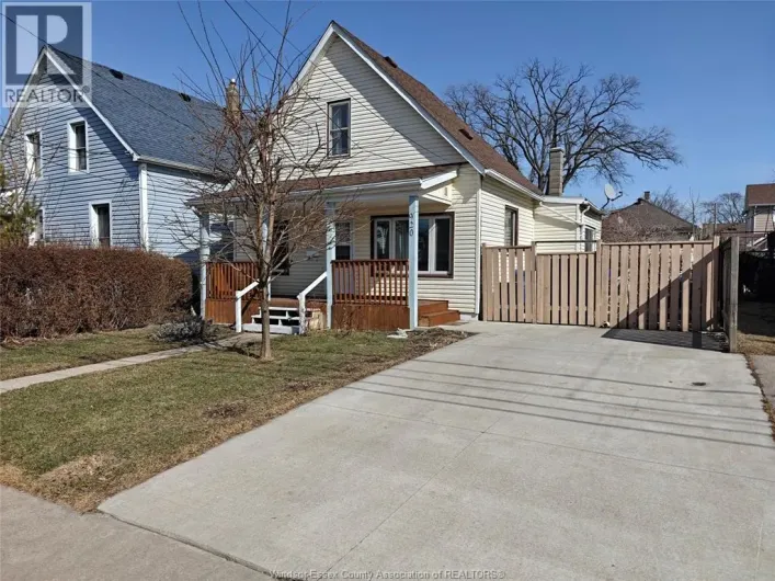 920 LILLIAN, Windsor