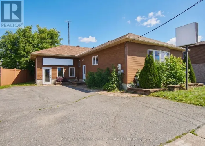 921 NOTRE DAME STREET, Russell