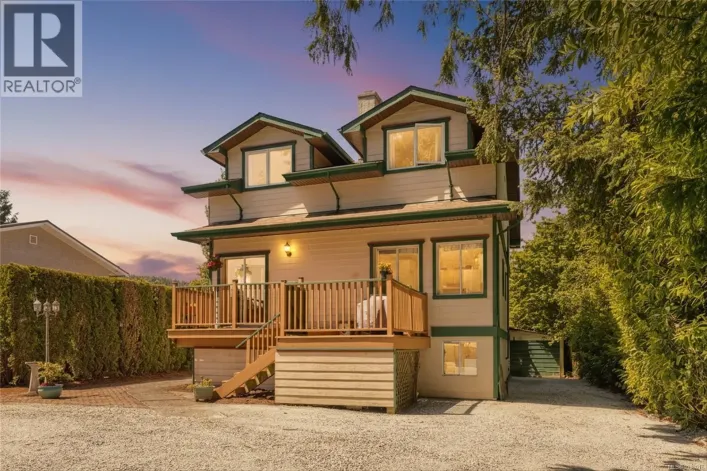9220 East Saanich Rd, North Saanich