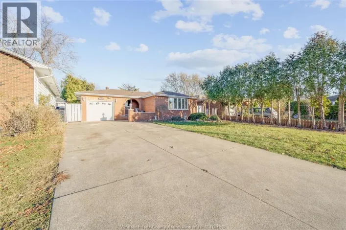 9223 ESPLANADE DRIVE, Windsor