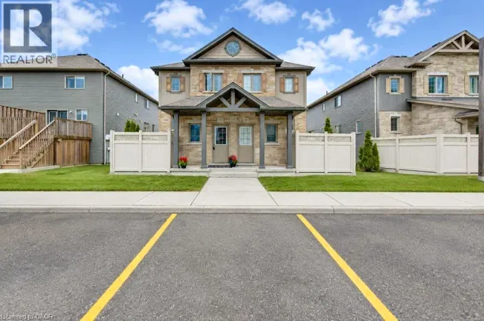 Row / Townhouse for sale: 925 GLASGOW Street Unit# C, Kitchener