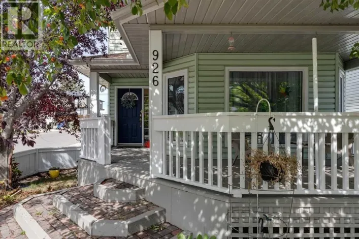 926 19 Avenue NW, Calgary