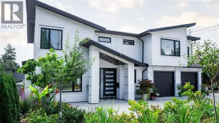 927 Beckwith Ave, Saanich