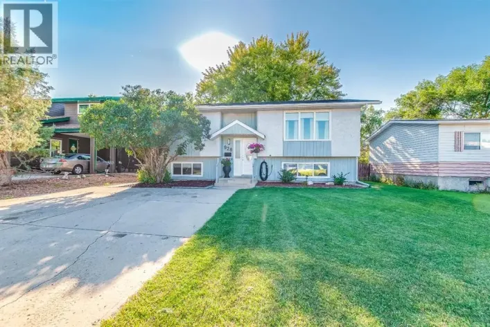 928 4 Street SE, Redcliff