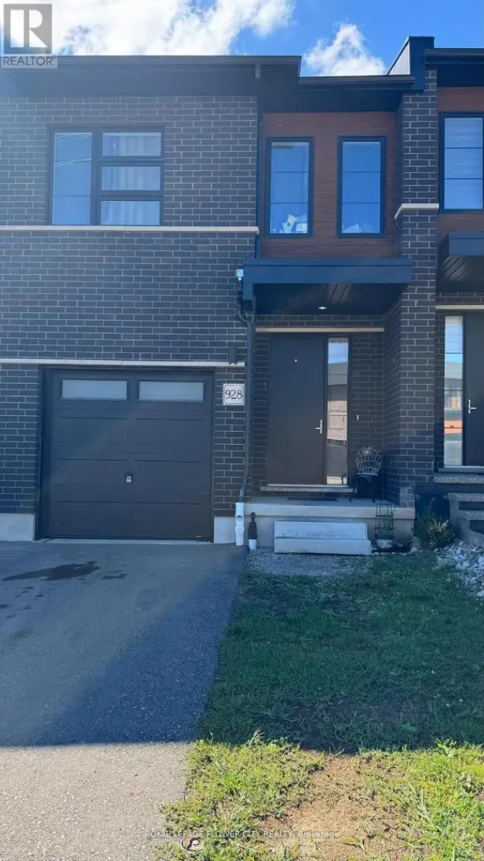 928 ROBERT FERRIE DRIVE, Kitchener