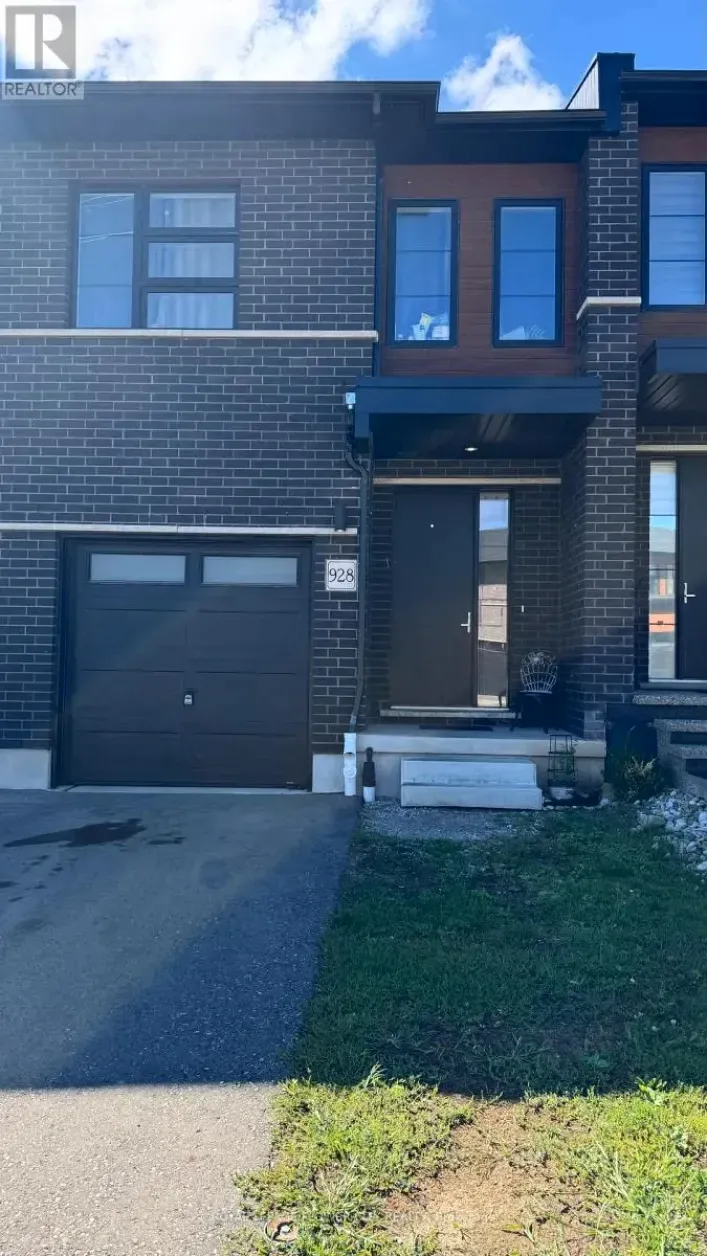 928 ROBERT FERRIE DRIVE, Kitchener