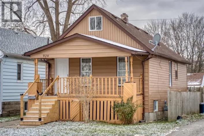 929 BRIDGE AVENUE, Windsor