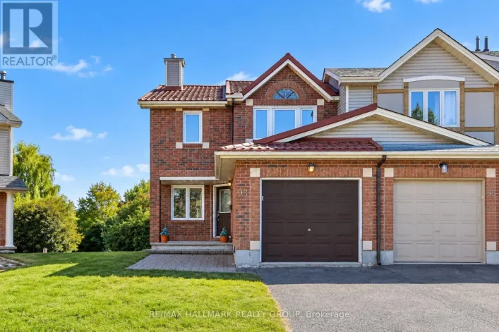 93 BANCHORY CRESCENT, Ottawa