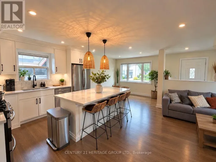 93 ELLINGTON DRIVE, Toronto