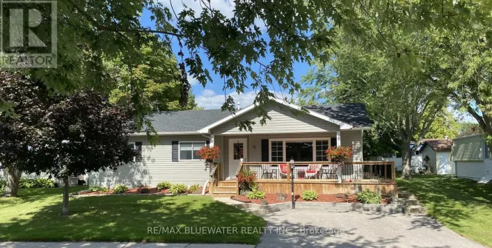 93 SHANNON BOULEVARD, South Huron