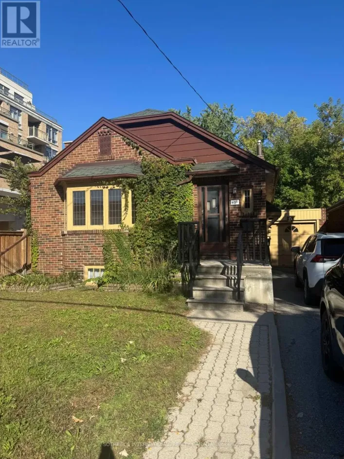 931 ROYAL YORK ROAD, Toronto