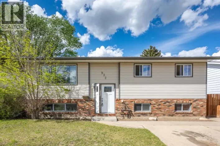 932 22 Street NE, Medicine Hat