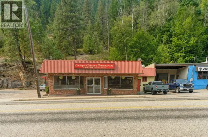 932 and 938 Columbia Avenue, Castlegar