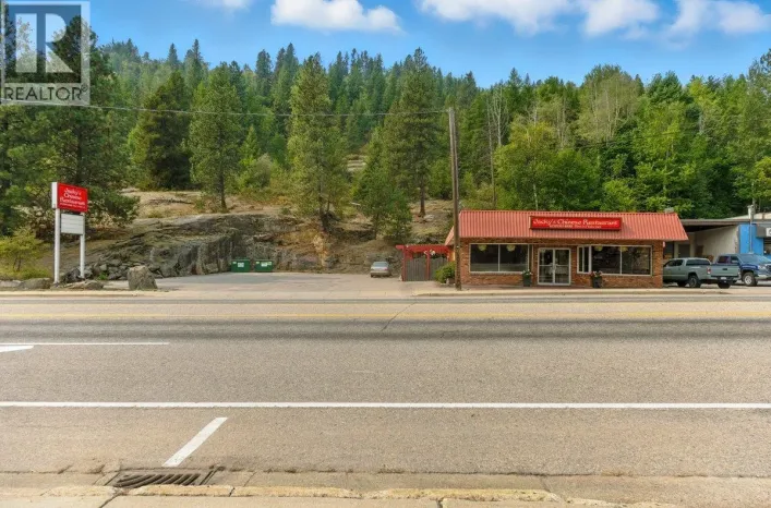 932 and 938 Columbia Avenue, Castlegar