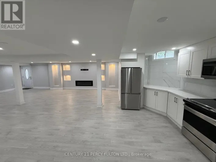 932 SCHAEFFER OUTLOOK, Newmarket