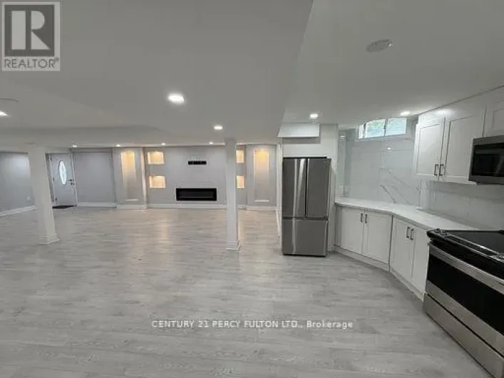 932 SCHAEFFER OUTLOOK, Newmarket