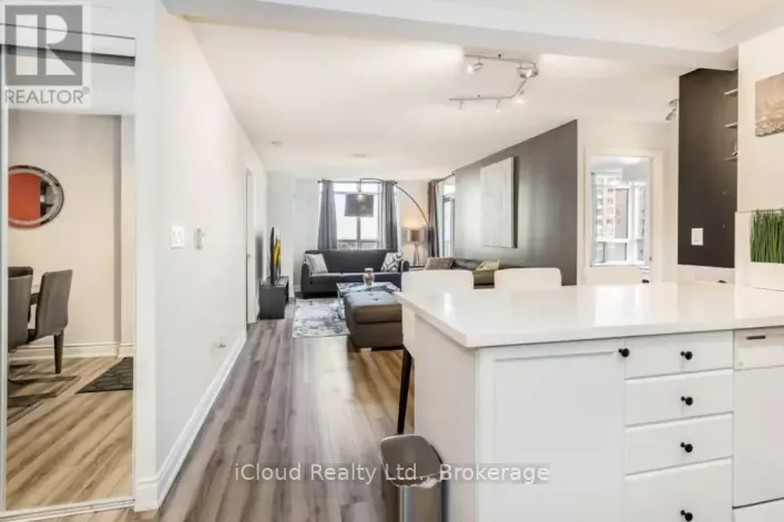 933 - 3888 DUKE OF YORK BOULEVARD, Mississauga