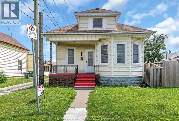 933 CHATHAM STREET East, Windsor