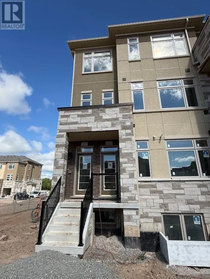 933 NORTH WATERDOWN DRIVE, Hamilton