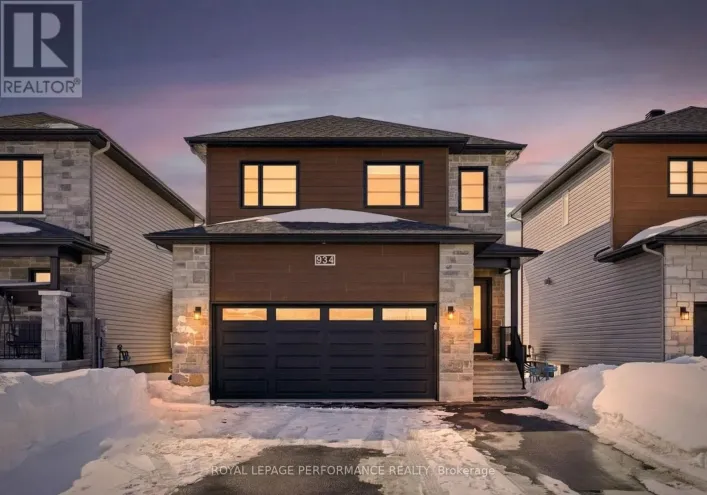 934 CHABLIS CRESCENT, Russell