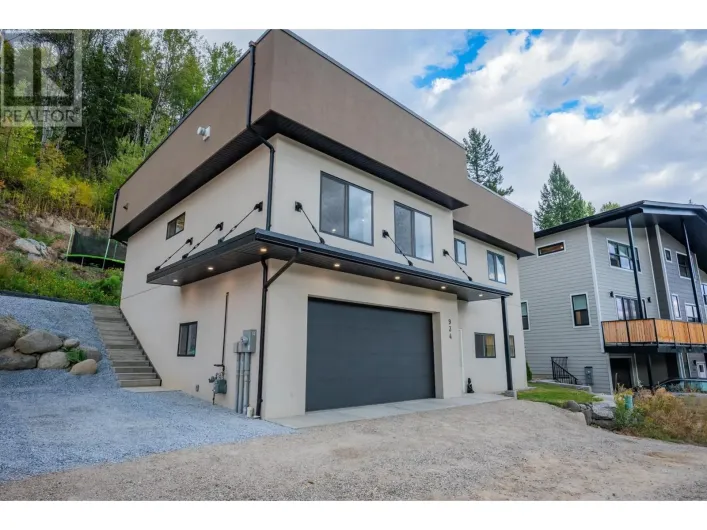 934 REDSTONE Drive, Rossland