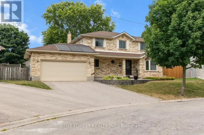 935 COUNTRY CLUB PLACE, London South