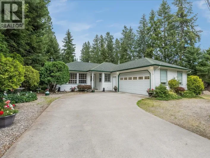 935 Pine Crescent, Genelle