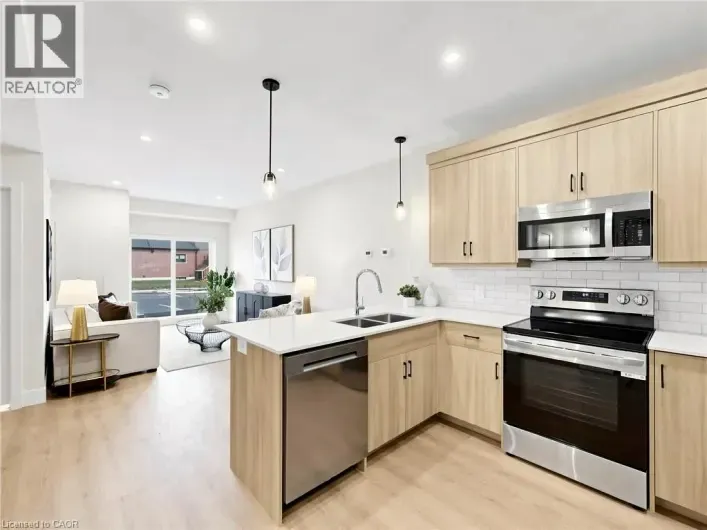 935 W TWAMLEY Street W, North Perth