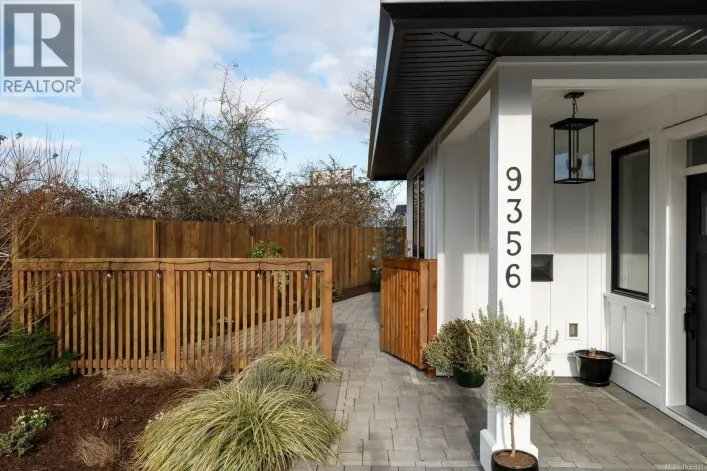 9356 East Saanich Rd, North Saanich