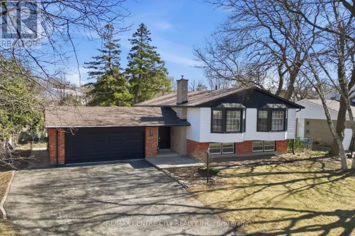 937 FONTAINE ROAD, London North