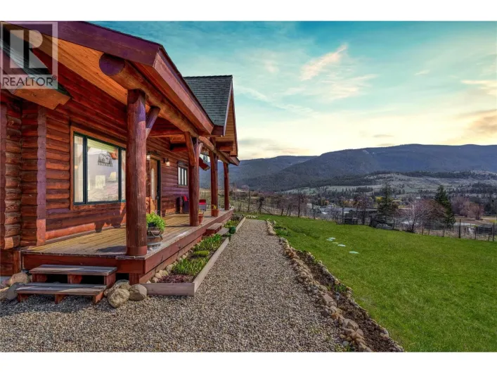 9371 6 Highway, Coldstream