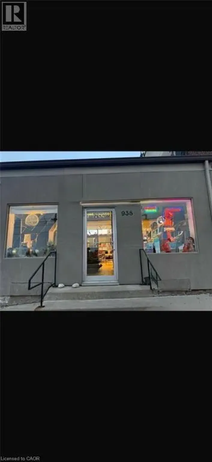 938 KING Street W, Kitchener
