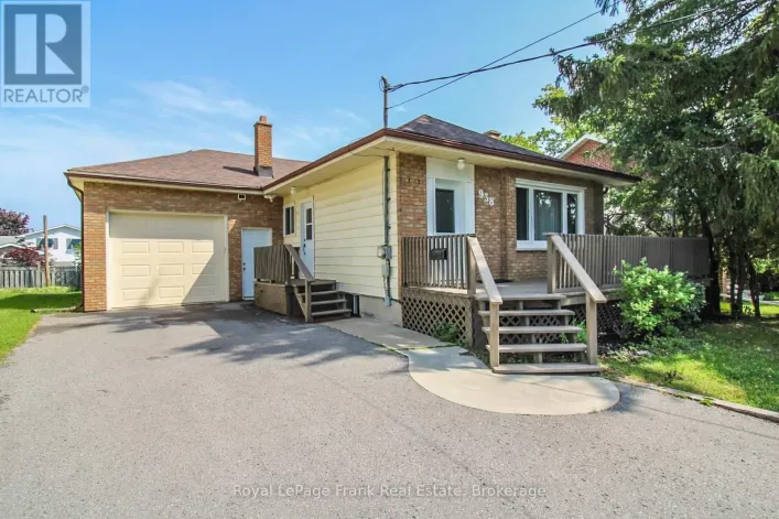 938 PARKHILL ROAD W, Peterborough