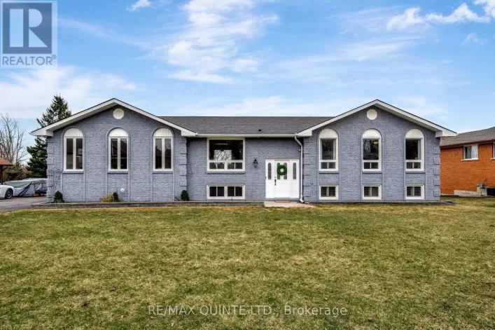 94 CLOVERLEAF DRIVE, Belleville