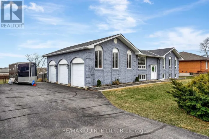 94 CLOVERLEAF DRIVE, Belleville