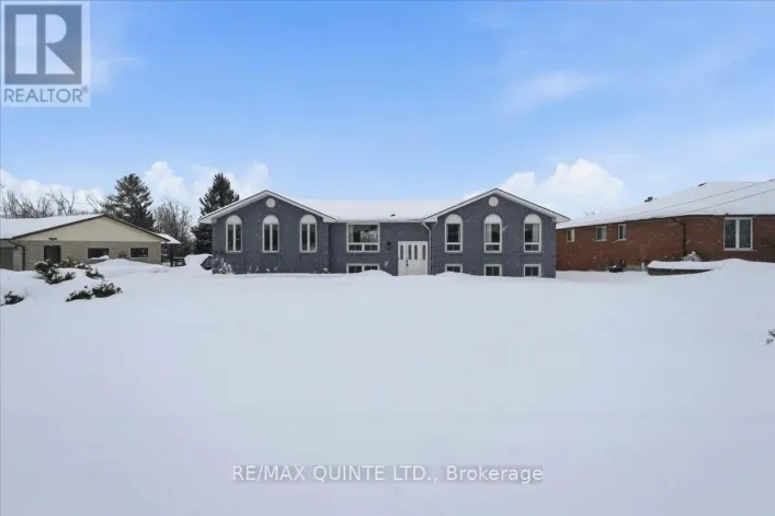 94 CLOVERLEAF DRIVE, Belleville