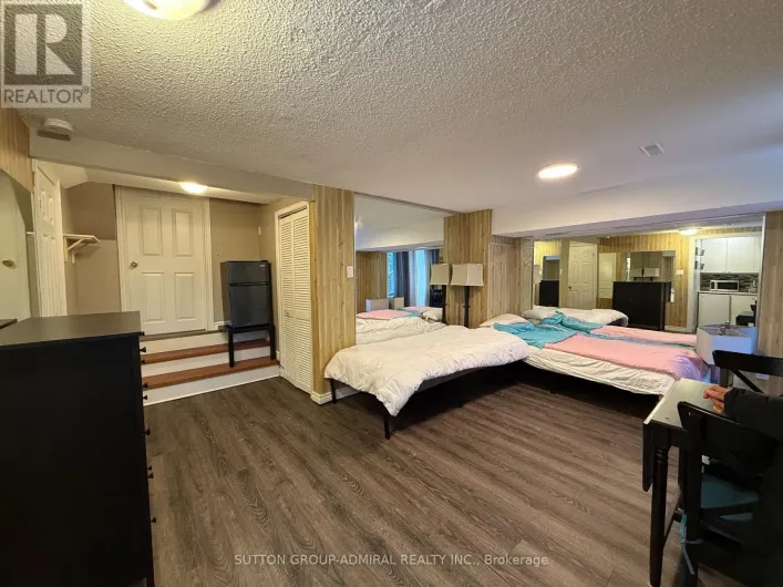 94 (LOWER) - 82 HENDERSON DRIVE, Aurora