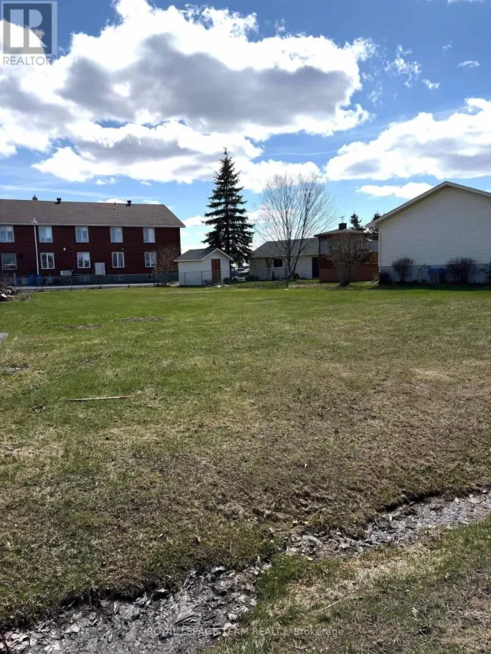 94 SIMCOE STREET, South Stormont