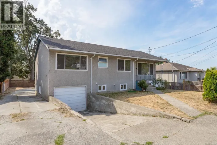 941 McKenzie Ave, Saanich
