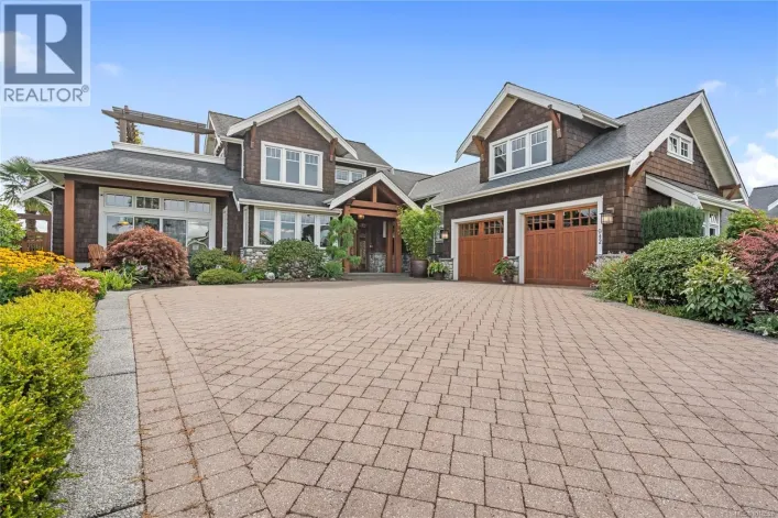 942 Bluffs Dr, Qualicum Beach