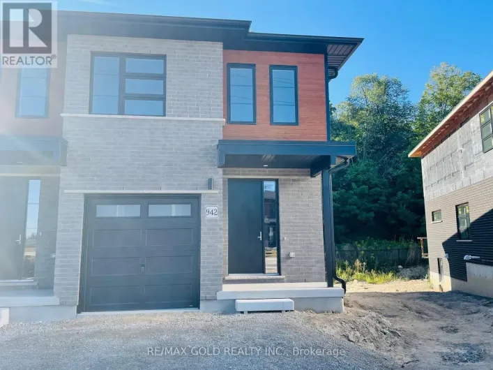 942 ROBERT FERRIE DRIVE, Kitchener