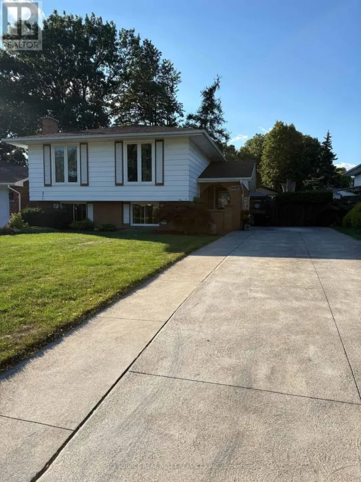 9440 CHESTNUT DRIVE, Windsor