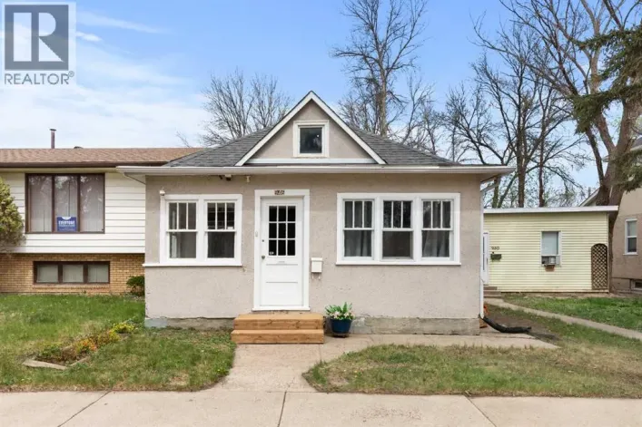 946 Queen Street SE, Medicine Hat