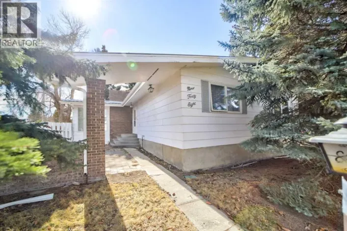 948 Main Street, Pincher Creek