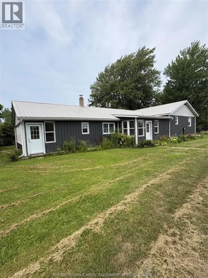 949 East West Rd, Pelee Island