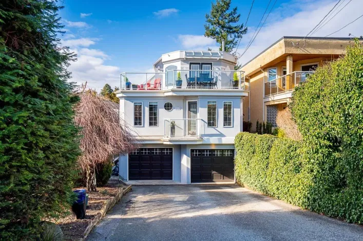 949 KENT STREET, White Rock